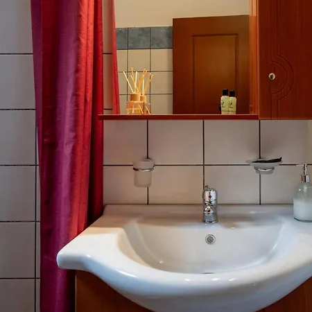 Orianthi's Beachfront *