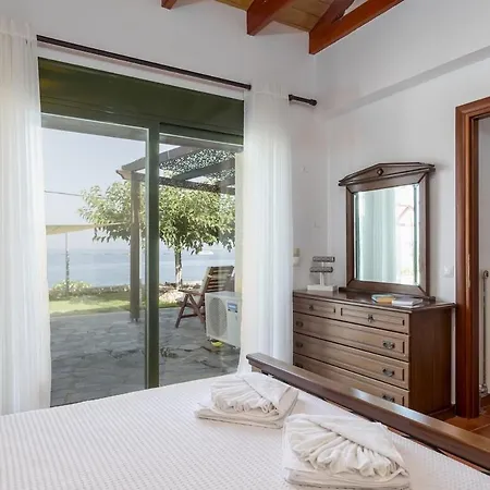 Orianthi's Beachfront Feriehus Skala (Kefalonia)